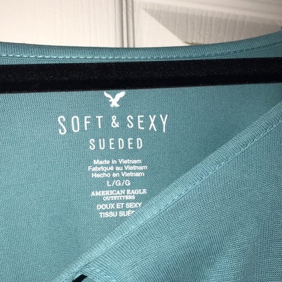 American Eagle Soft & Sexy cold shoulder top - Picture 3 of 3